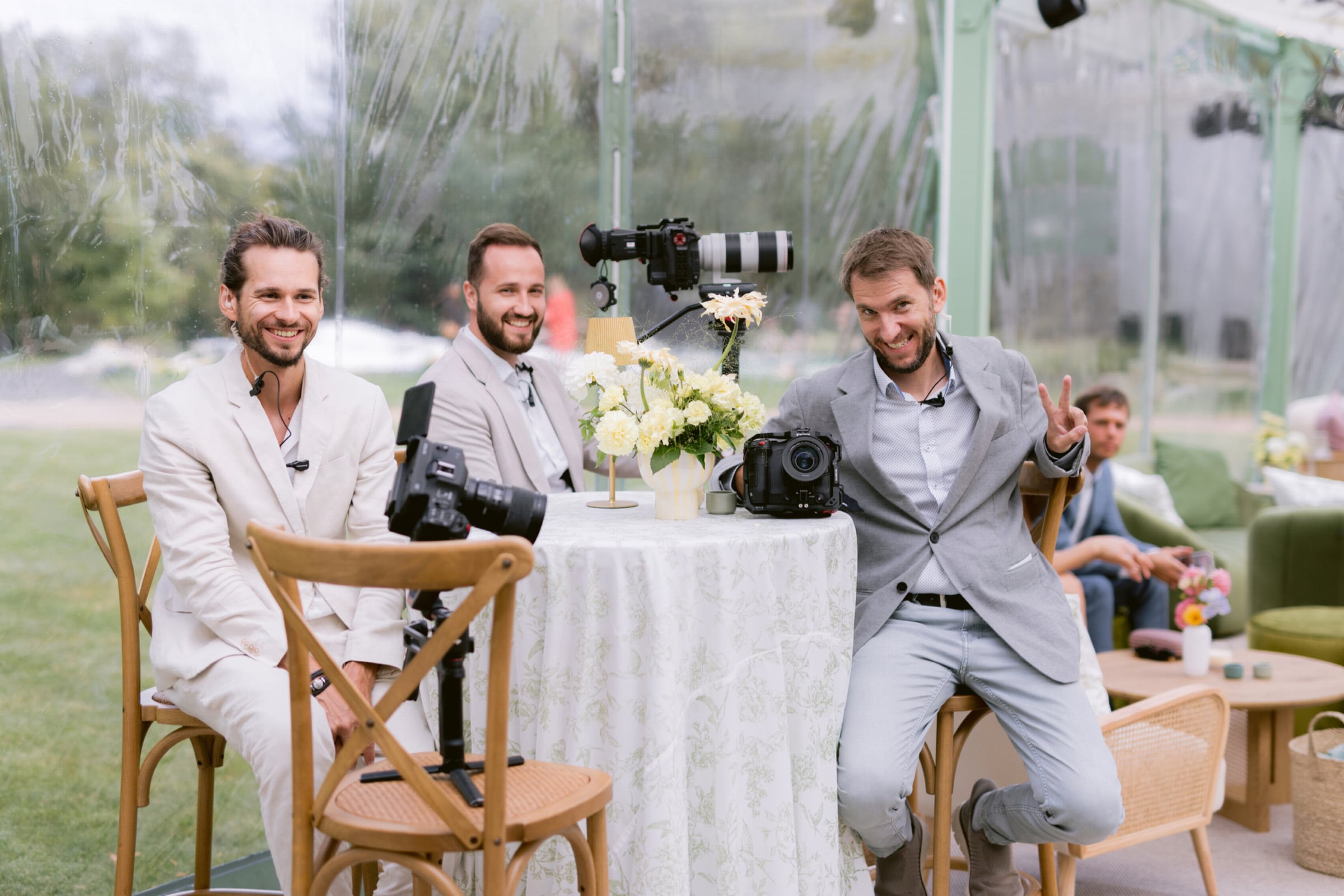 Tým WeddBros s kamerami během svatebního dne